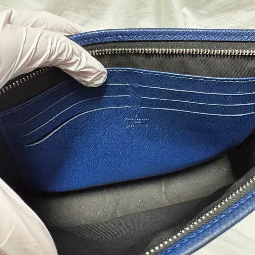 [BUNJANG] Louis Vuitton Pochette Voyage MM Clutch Pacific Blue / [키링포함/정품] 루이비통 포쉐트 보야주 MM 클러치 퍼시픽블루
