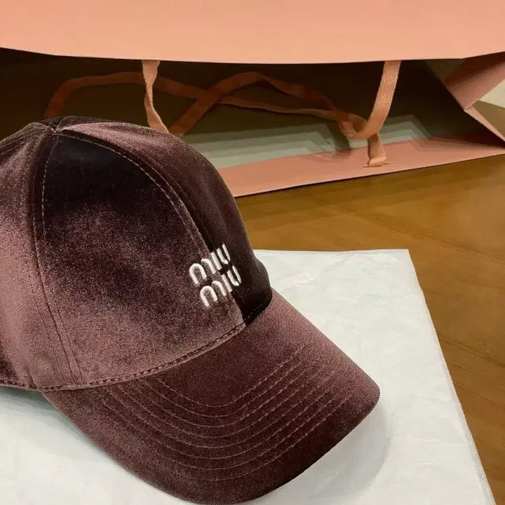 [BUNJANG] Miu Miu Velvet Ball Cap / 미우미우 벨벳 볼캡
