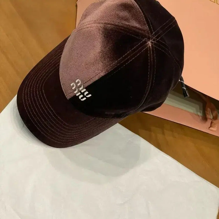 [BUNJANG] Miu Miu Velvet Ball Cap / 미우미우 벨벳 볼캡