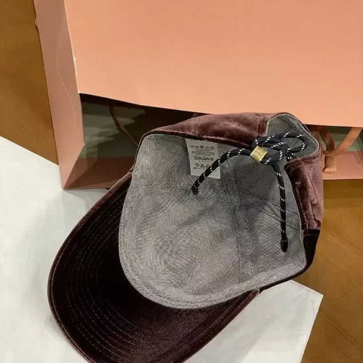 [BUNJANG] Miu Miu Velvet Ball Cap / 미우미우 벨벳 볼캡