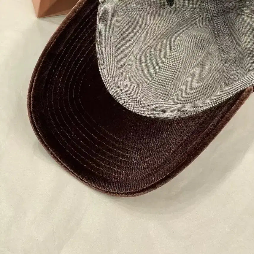 [BUNJANG] Miu Miu Velvet Ball Cap / 미우미우 벨벳 볼캡