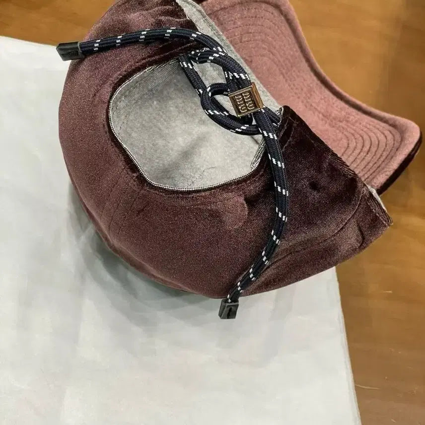 [BUNJANG] Miu Miu Velvet Ball Cap / 미우미우 벨벳 볼캡