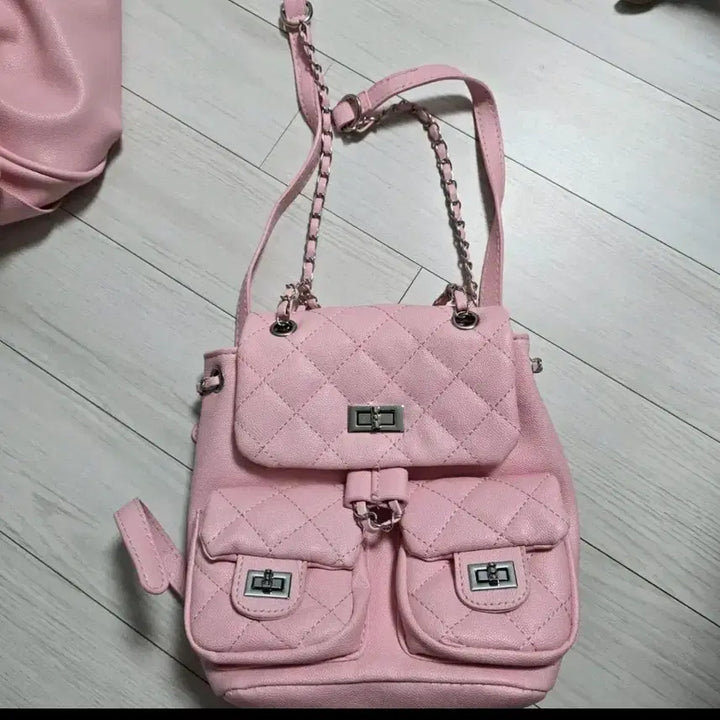 [BUNJANG] Pink Quilted Daily Chain Backpack / 핑크색 퀄팅 데일리 체인 백팩