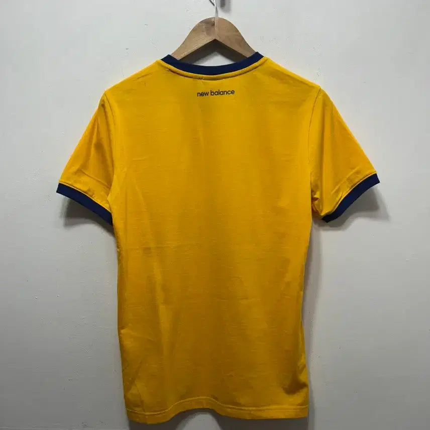 [BUNJANG] New Balance Yellow Short Sleeve T-shirt (Size M) / 뉴발란스 노랑 반팔 티셔츠 M