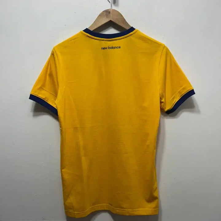 [BUNJANG] New Balance Yellow Short Sleeve T-shirt (Size M) / 뉴발란스 노랑 반팔 티셔츠 M
