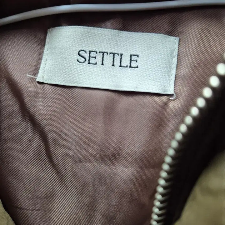 [BUNJANG] SETTLE Hooded Windbreaker Jacket - Khaki 100 / SETTLE 후드 바람막이 자켓 카키100