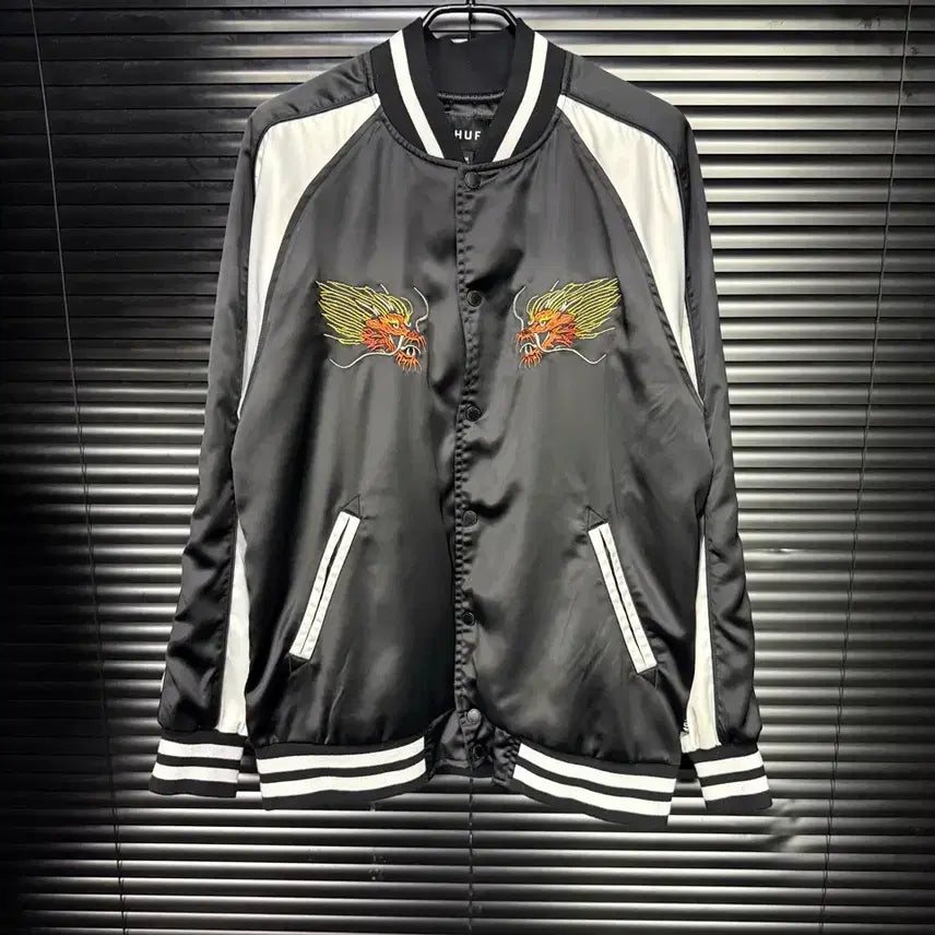 [BUNJANG] HUF Dragon Embroidered Souvenir Jacket / HUF 허프 용 드래곤 자수 스카쟌 스카쟌 야구 점퍼 블랙 화이트 일본