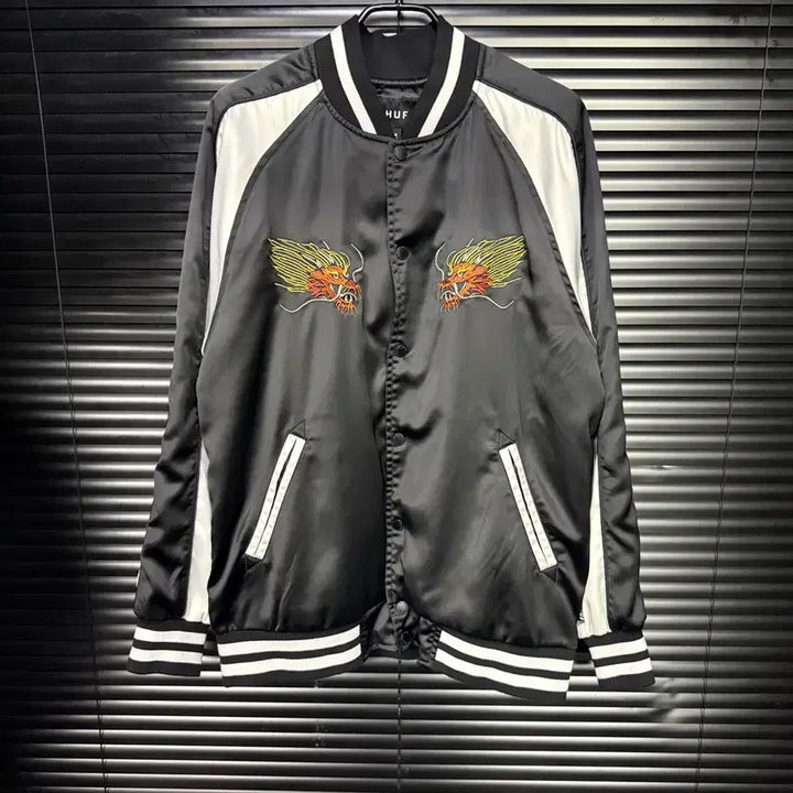[BUNJANG] HUF Dragon Embroidered Souvenir Jacket / HUF 허프 용 드래곤 자수 스카쟌 스카쟌 야구 점퍼 블랙 화이트 일본