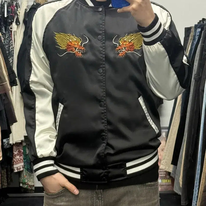 [BUNJANG] HUF Dragon Embroidered Souvenir Jacket / HUF 허프 용 드래곤 자수 스카쟌 스카쟌 야구 점퍼 블랙 화이트 일본