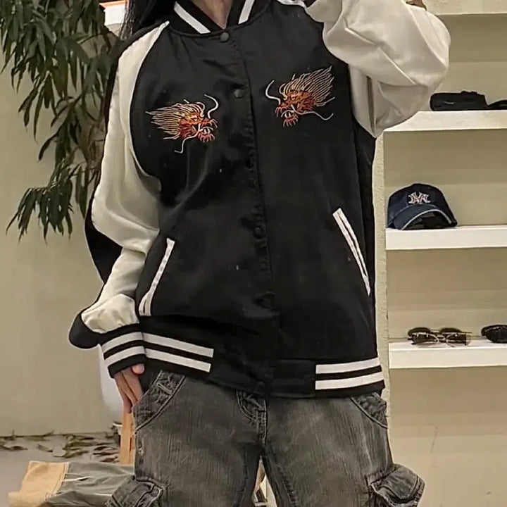 [BUNJANG] HUF Dragon Embroidered Souvenir Jacket / HUF 허프 용 드래곤 자수 스카쟌 스카쟌 야구 점퍼 블랙 화이트 일본