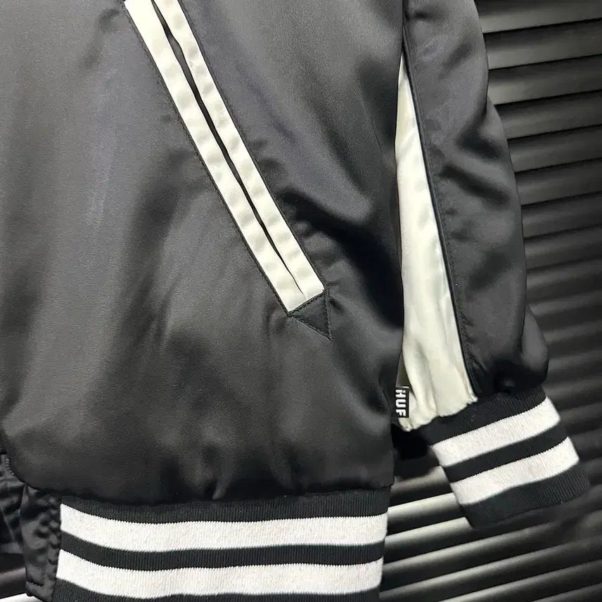 [BUNJANG] HUF Dragon Embroidered Souvenir Jacket / HUF 허프 용 드래곤 자수 스카쟌 스카쟌 야구 점퍼 블랙 화이트 일본