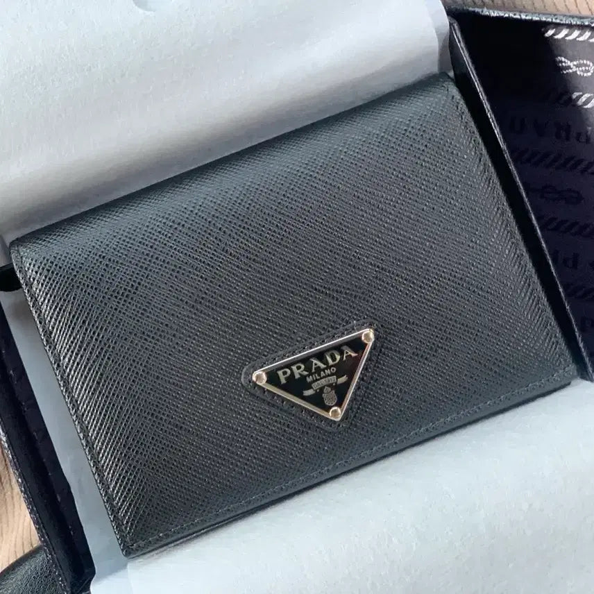 [BUNJANG] Prada Logo Bi-fold Wallet / [새상품] 프라다 로고 반지갑
