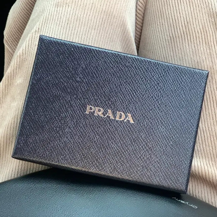 [BUNJANG] Prada Logo Bi-fold Wallet / [새상품] 프라다 로고 반지갑