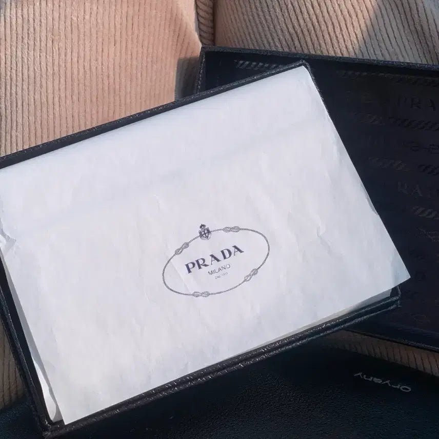 [BUNJANG] Prada Logo Bi-fold Wallet / [새상품] 프라다 로고 반지갑