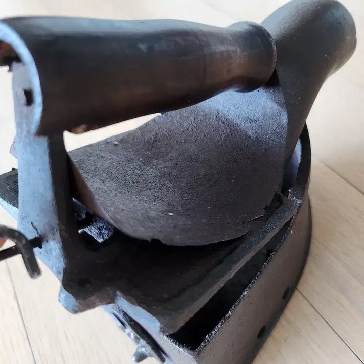 [BUNJANG] Vintage Iron Charcoal Iron / 빈티지 무쇠 숯 옛날다리미 (골동품)