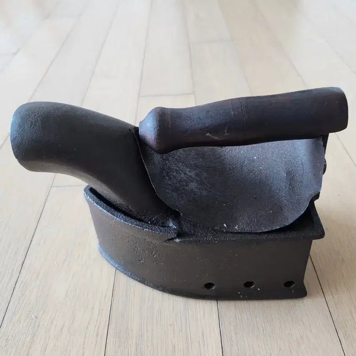 [BUNJANG] Vintage Iron Charcoal Iron / 빈티지 무쇠 숯 옛날다리미 (골동품)