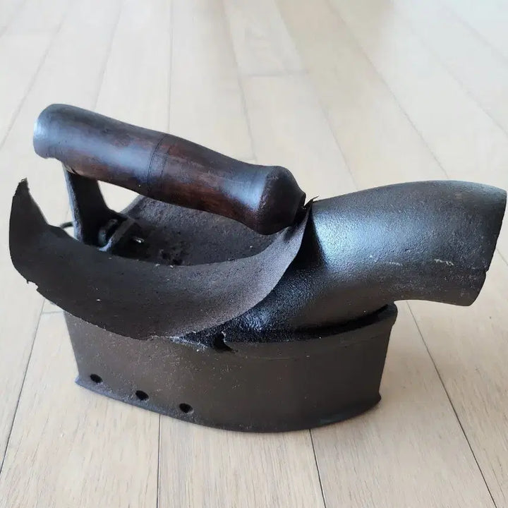 [BUNJANG] Vintage Iron Charcoal Iron / 빈티지 무쇠 숯 옛날다리미 (골동품)