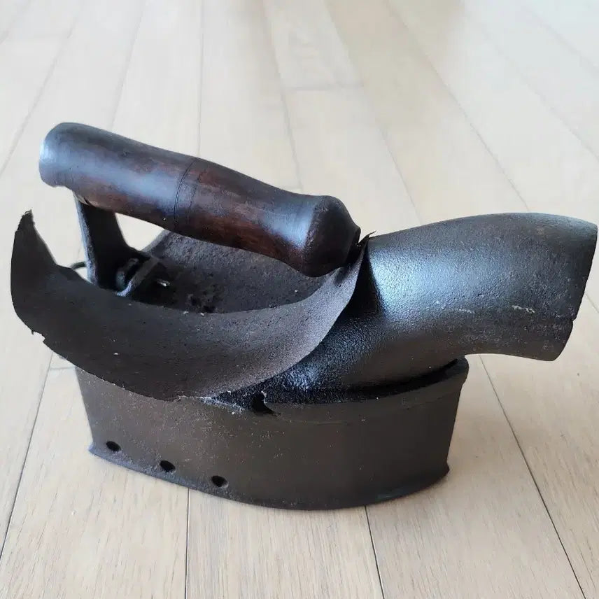 [BUNJANG] Vintage Iron Charcoal Iron / 빈티지 무쇠 숯 옛날다리미 (골동품)
