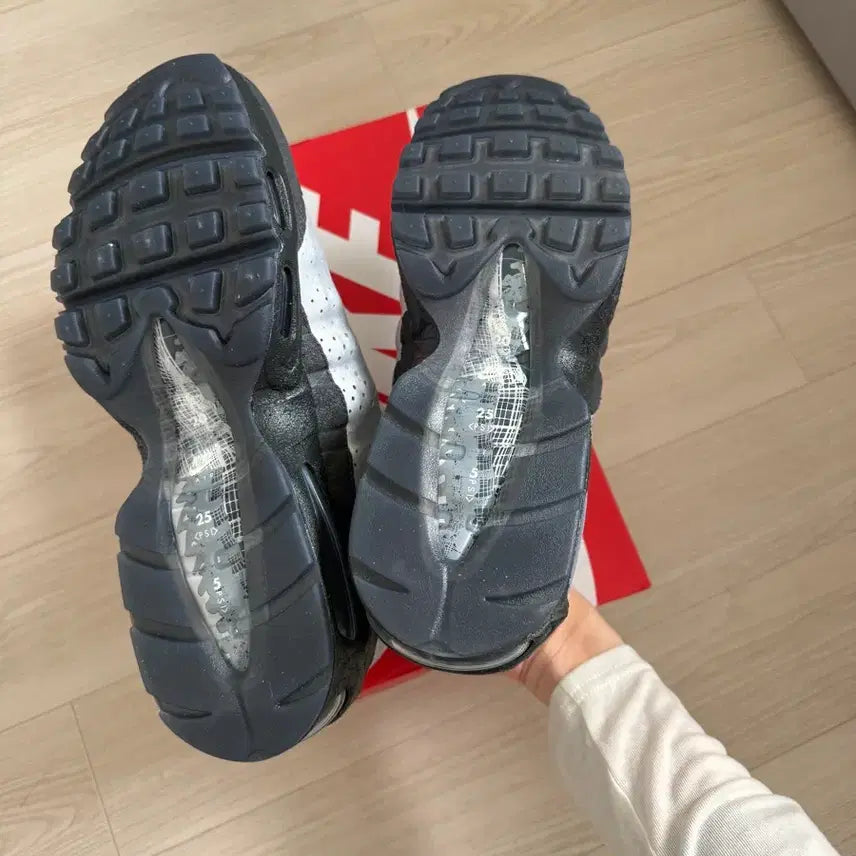 [BUNJANG] Nike Air Max 95 Big Bubble Photon Dust Metallic Silver Sneakers / 나이키 에어맥스 95 빅 버블 성수 포톤 더스트 메탈릭 실버 285새상품