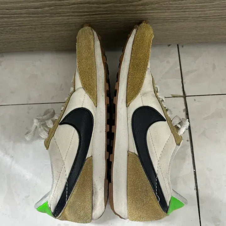 [BUNJANG] Nike Daybreak Beige Black Sneakers / [만원 아라비아빈티지]나이키 데이 브레이크 베이지 블랙 스니커즈