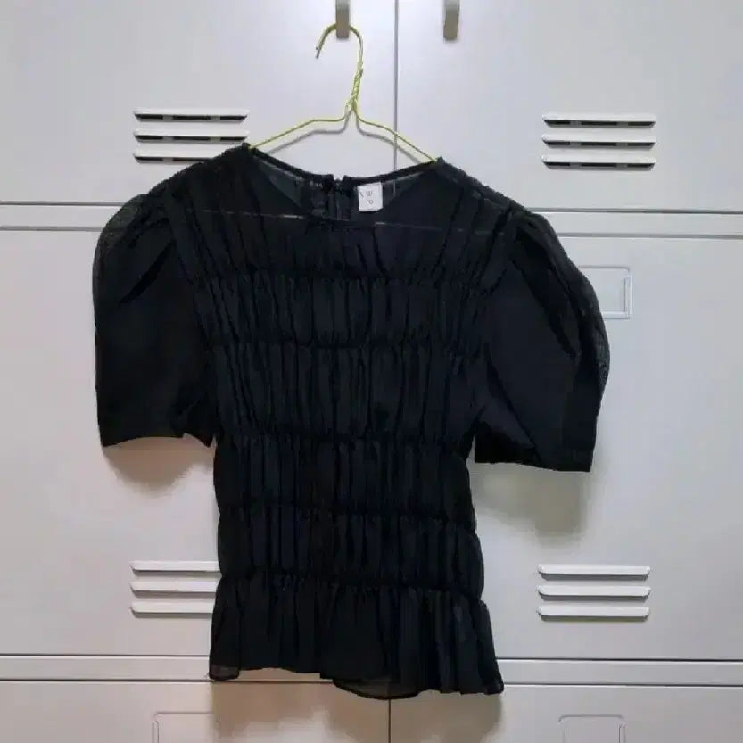 [BUNJANG] DeMore Smoke Shirring Blouse - Black / 드모어 스모크 셔링 블라우스 - 블랙