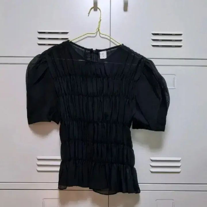 [BUNJANG] DeMore Smoke Shirring Blouse - Black / 드모어 스모크 셔링 블라우스 - 블랙