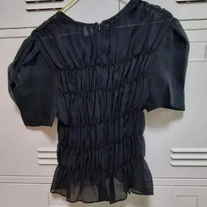 [BUNJANG] DeMore Smoke Shirring Blouse - Black / 드모어 스모크 셔링 블라우스 - 블랙