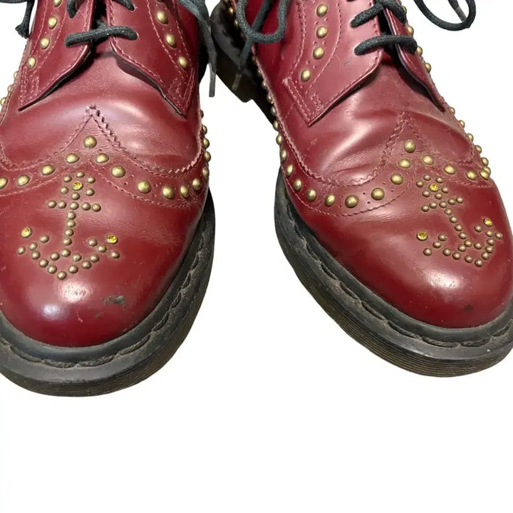[SOLD OUT] 닥터마틴 스터드 윙팁 더비 260