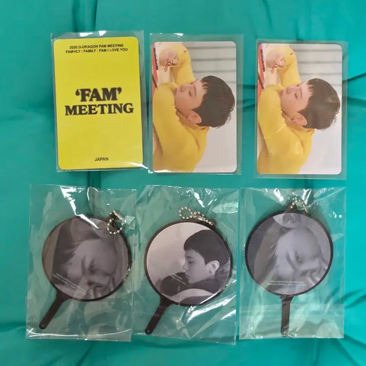 [BUNJANG] G-Dragon Japan Fanmeeting Bundle Set / 지드래곤 일본 팬미팅 입장 특전 포카+부채키링+컨페티 일괄