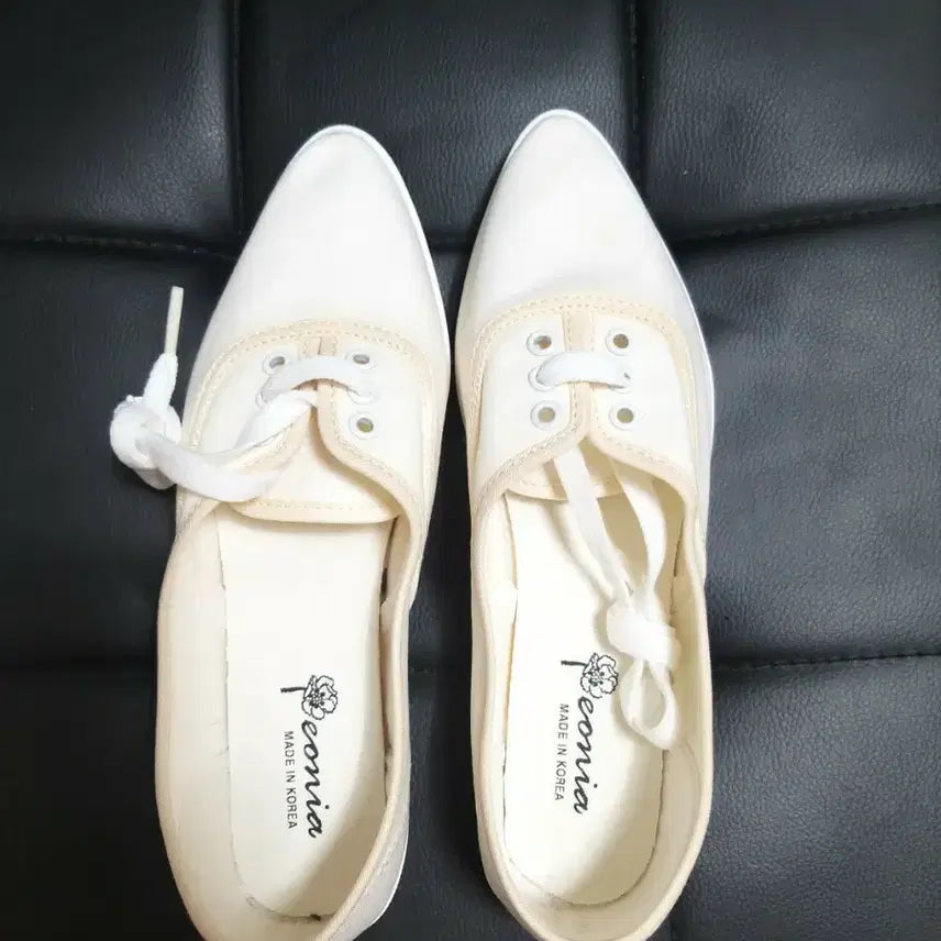 [BUNJANG] Naning9 Ivory Pointed Sneakers 245 / 새상품 난닝구 아이보리 뾰족스니커즈 245
