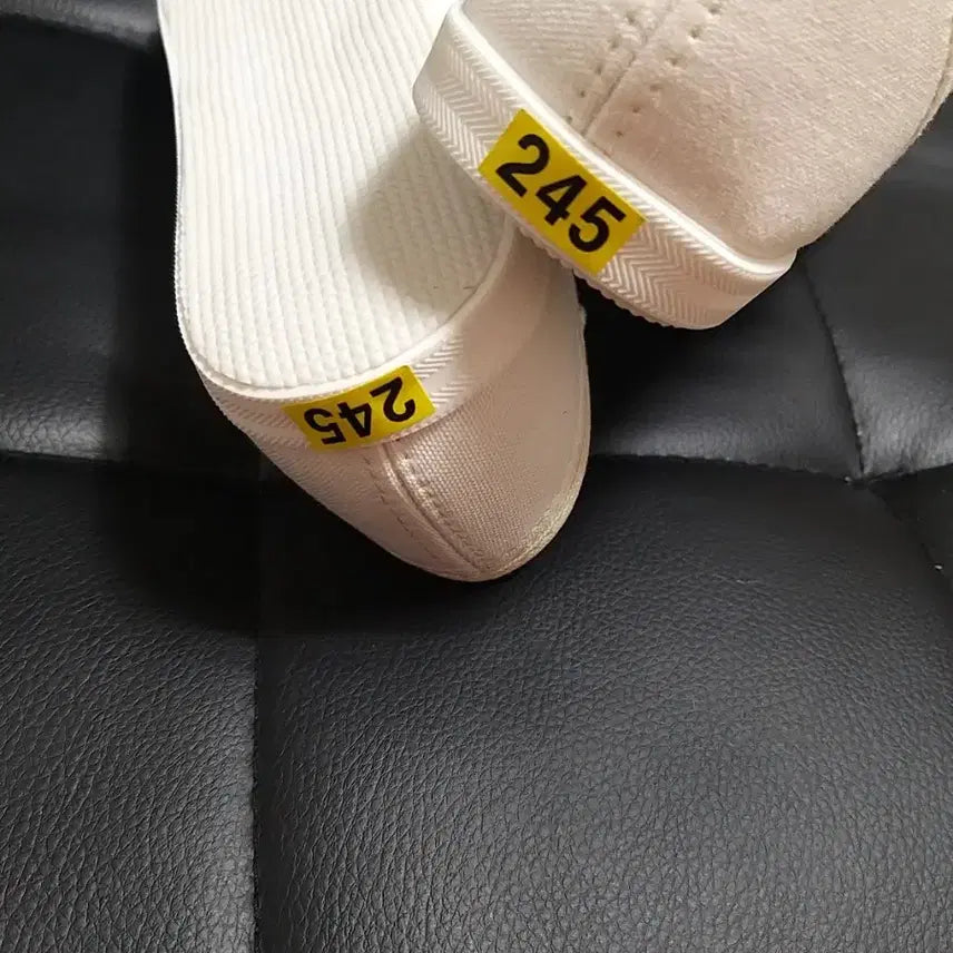 [BUNJANG] Naning9 Ivory Pointed Sneakers 245 / 새상품 난닝구 아이보리 뾰족스니커즈 245