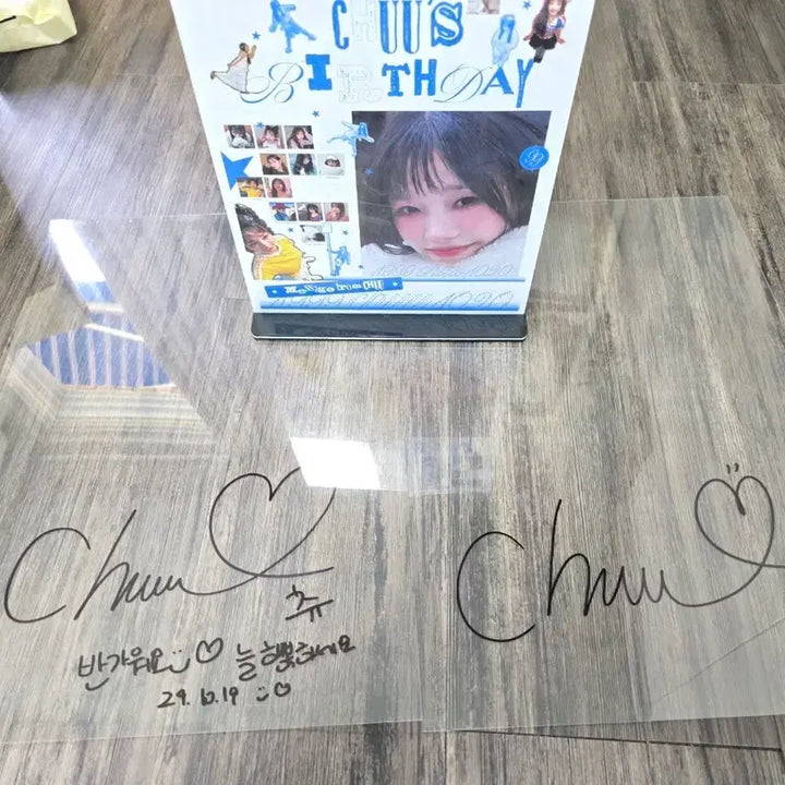 [BUNJANG] Chuu Signed Acrylic Standee + Birthday Goods / 츄 Chuu 친필 사인 아크릴 + 생일 굿즈