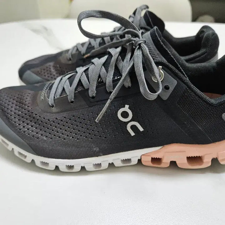 [BUNJANG] On Running Cloudflow Sneakers / [245]온러닝 클라우드플로우