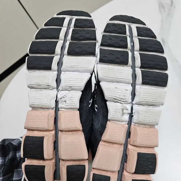[BUNJANG] On Running Cloudflow Sneakers / [245]온러닝 클라우드플로우