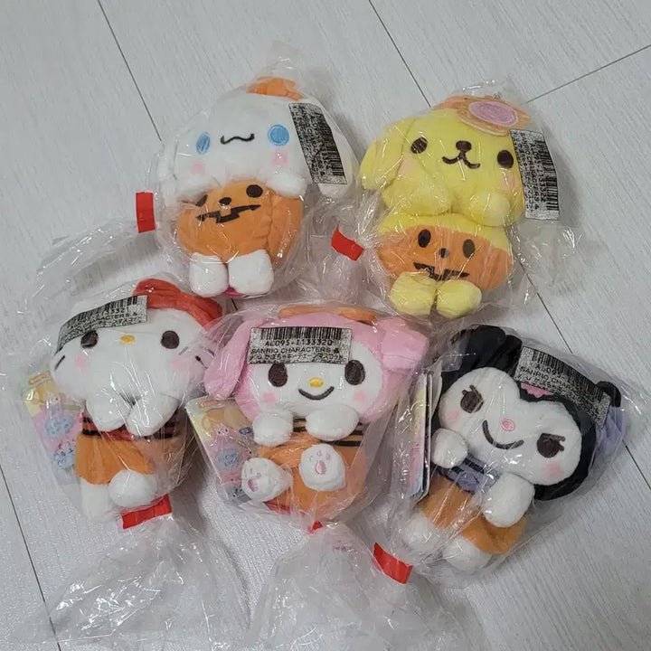 [BUNJANG] Sanrio Yurukawa Halloween Plush Bundle Set / 일괄) 세가 유루카와 할로윈 헬로키티 마이멜로디 쿠로미 시나모롤 폼폼푸린
