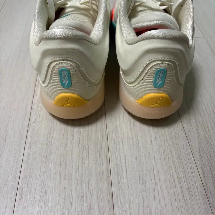 [BUNJANG] ZION 4 (285) Sneakers / 자이언4(285)