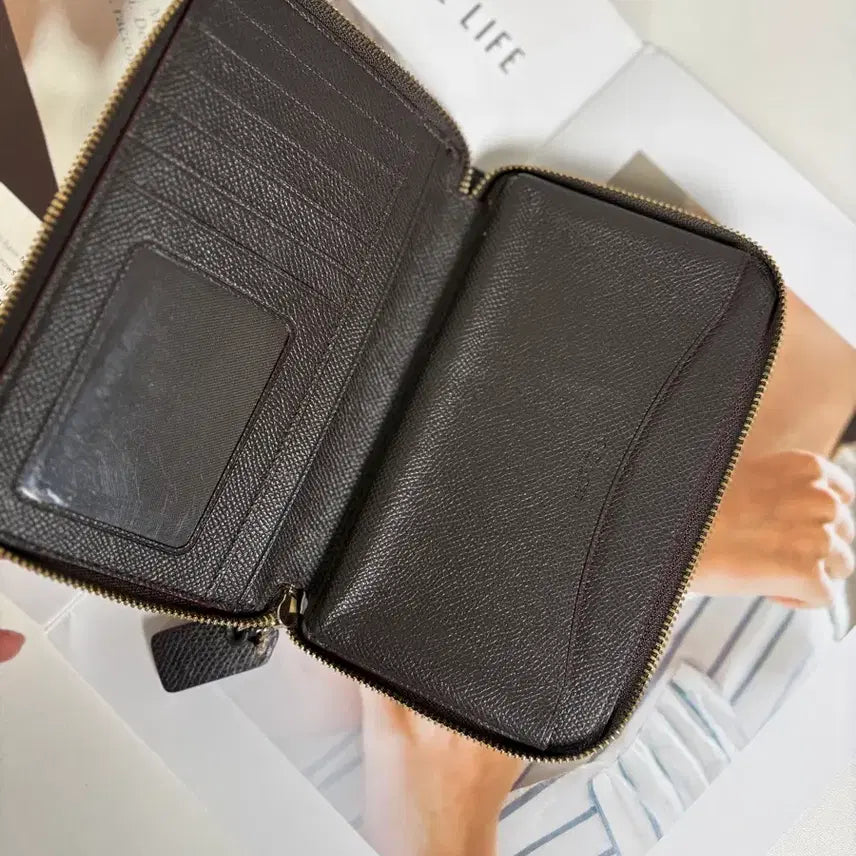 [BUNJANG] Coach Signature Brown Zip Around Wallet / 코치 시그니처 브라운 지퍼 지갑