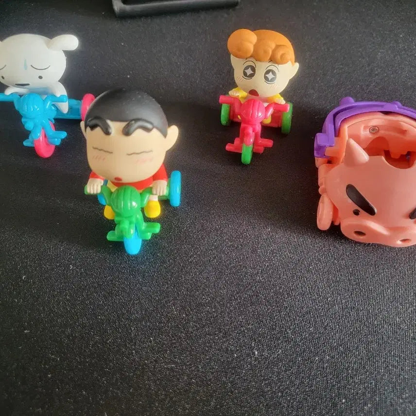 [BUNJANG] Crayon Shin-chan Bicycle Figure Set / 짱구 자전거 피규어 4종세트 팝니다