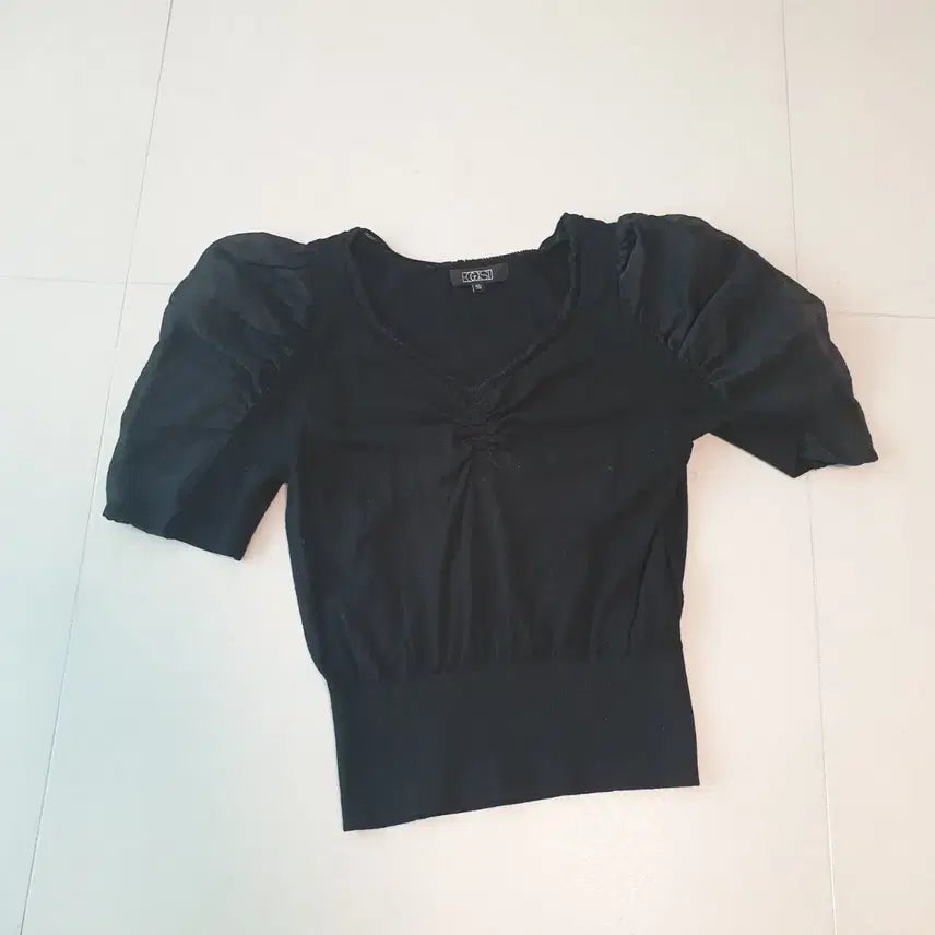 [SOLD OUT] 에고이스트 블랙 셔링 퍼프 반팔 블라우스