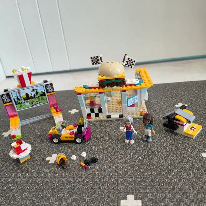 [BUNJANG] LEGO Friends 41349 Drive-In Diner / 레고프렌즈 41349 드라이브인 다이너