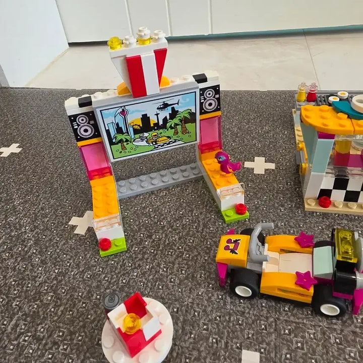 [BUNJANG] LEGO Friends 41349 Drive-In Diner / 레고프렌즈 41349 드라이브인 다이너