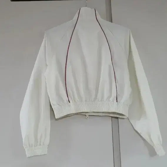 [BUNJANG] OiOi Crop Windbreaker Jacket / 오아이오아이 크롭 바람막이 여성