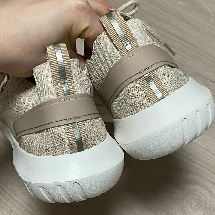 [SOLD OUT] 오이쇼(oysho) 베이지 핑크 런닝화 38(새상품)