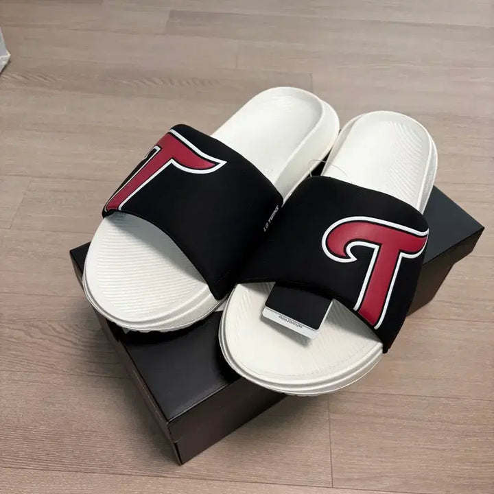 [BUNJANG] Prospecs LG Twins Slippers 290 / 프로스펙스 LG트윈스 슬리퍼 290