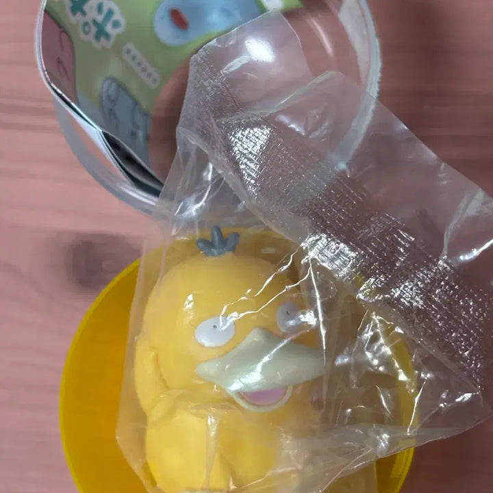 [BUNJANG] Kirby &amp; Psyduck Gacha Figure &amp; Keychain Set / 별의 커비 &amp; 고라파덕 가챠 피규어, 키링 새상품