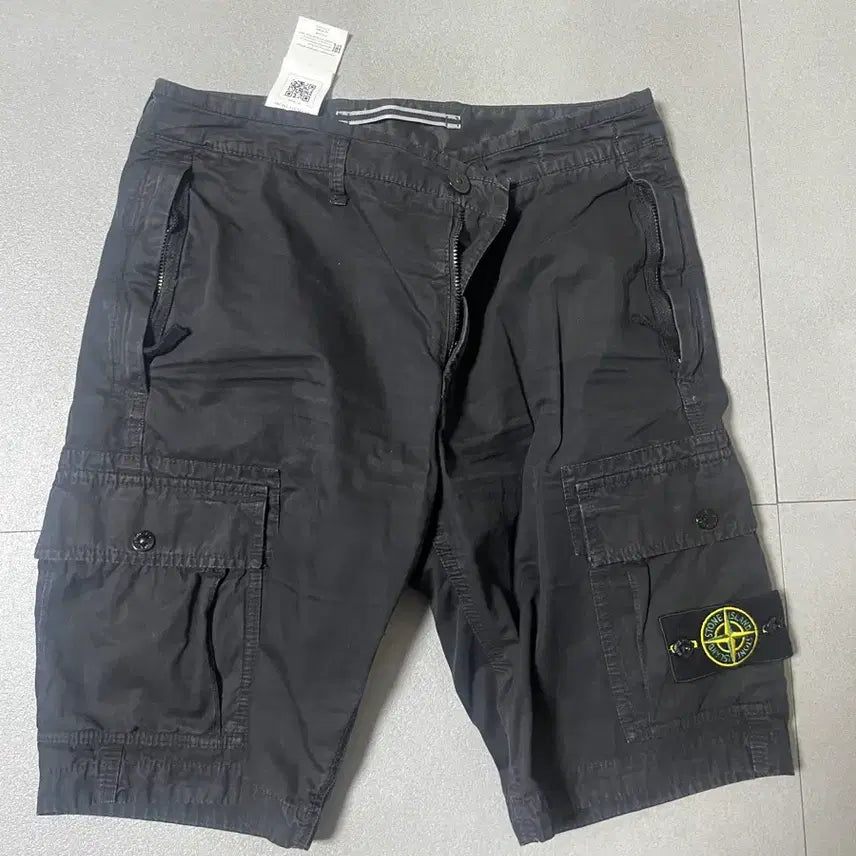 [SOLD OUT] 스톤아일랜드 블랙 카고 반바지
