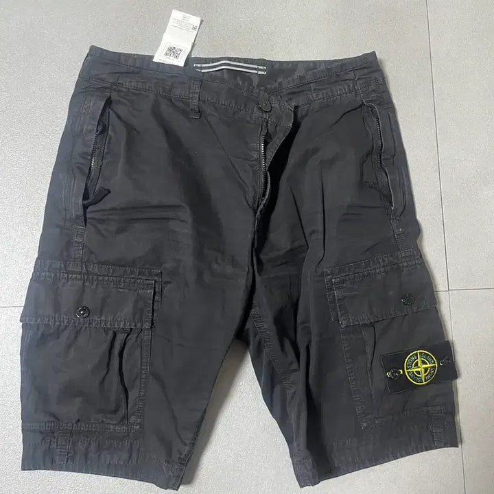 [SOLD OUT] 스톤아일랜드 블랙 카고 반바지