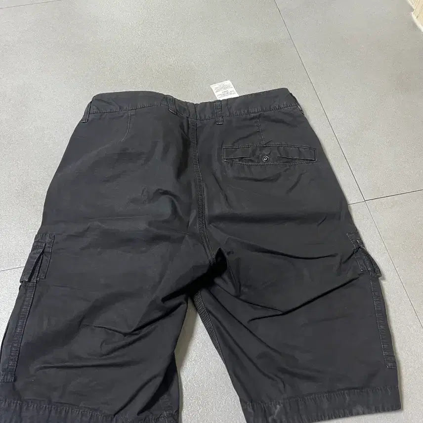 [SOLD OUT] 스톤아일랜드 블랙 카고 반바지