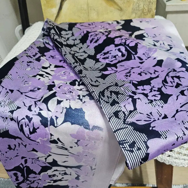 [BUNJANG] Floral Pattern Silk Scarf / 플라워 패턴 실크 스카프 퍼플 실크스카프