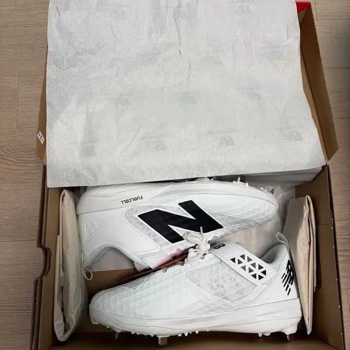 [BUNJANG] New Balance Metal Spike Baseball Cleats / 뉴발란스 야구화 (메탈 스파이크)